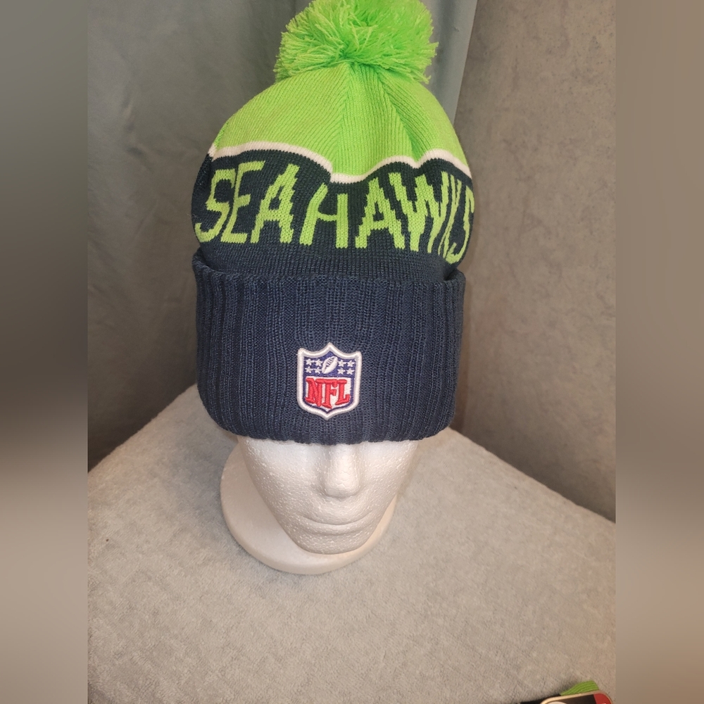 NFL Sport Knit Unisex Seattle Seahawks logo beanie. NWT.